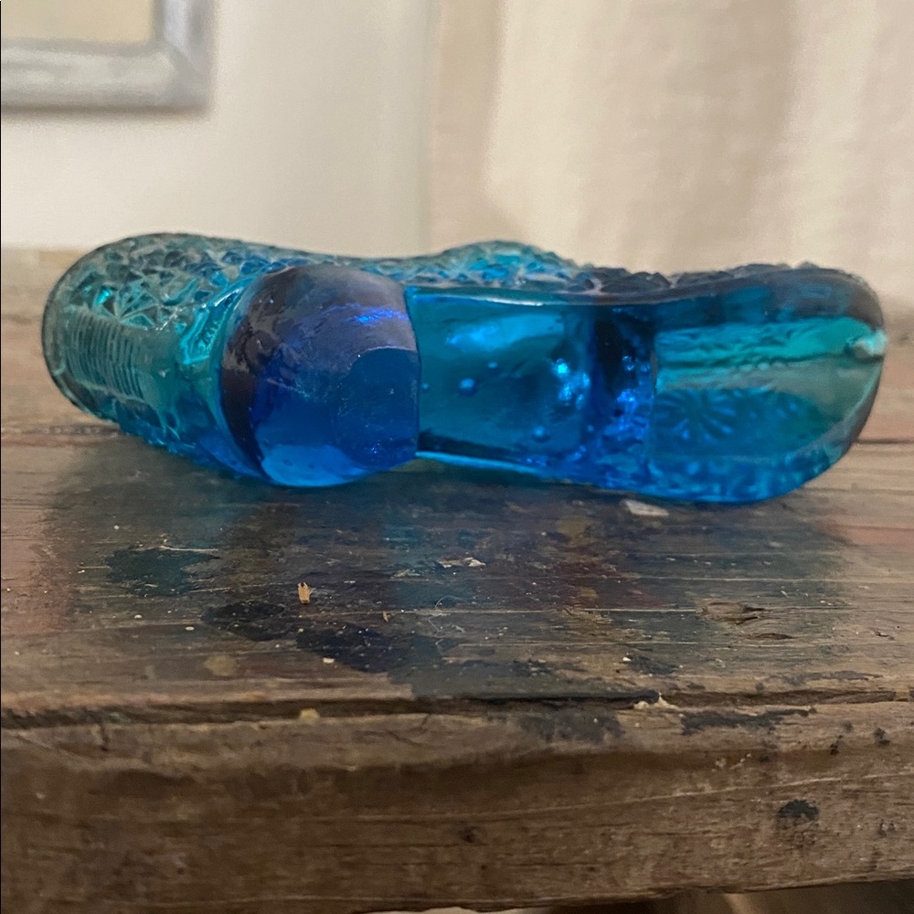 Vintage Blue Glass Slipper Shoe Daisy & Button Pattern Trinket Dish - Picture 2 of 4